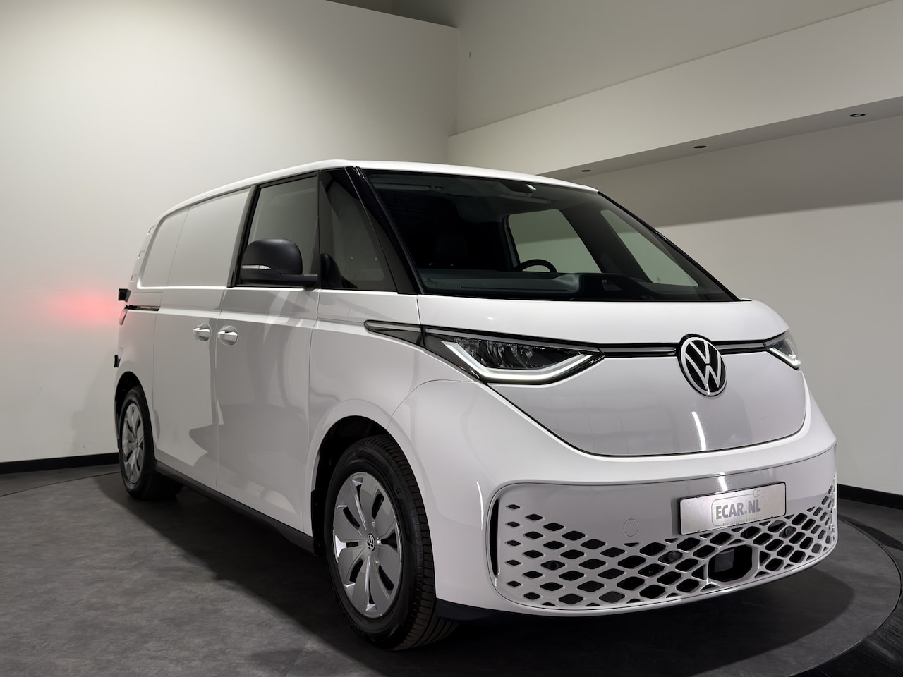 Volkswagen ID. Buzz Cargo - 77 kWh | Trekhaak Elek. | Stuur verwarmd | Climatronic | Pass. bank - AutoWereld.nl