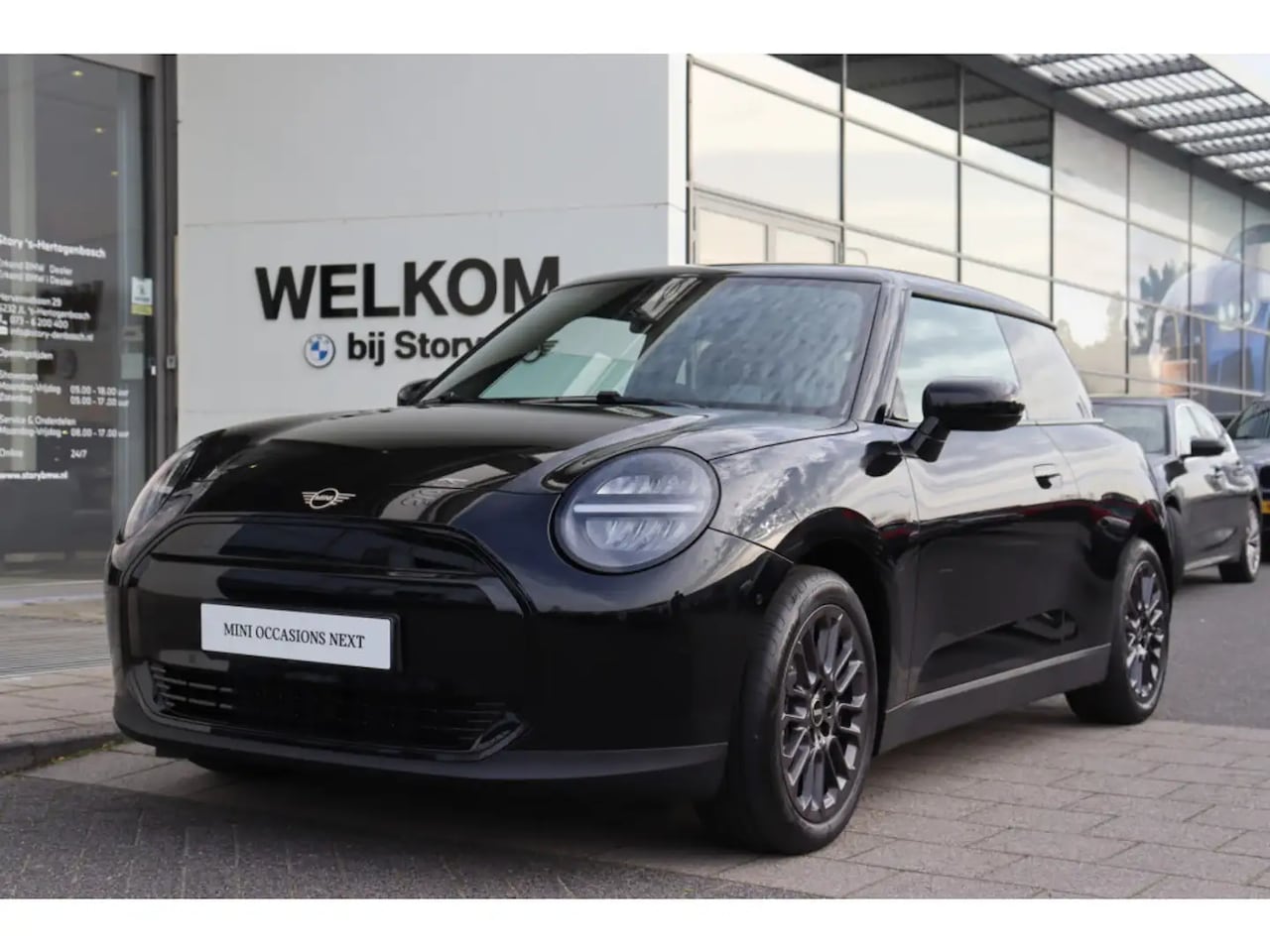 MINI 3-Deurs - Cooper E Blackyard 40.7 kWh Blackyard - Incl. onderhoudscontract tot apr2030 - Head-Up / LED / Parking Assistant / 17" - AutoWereld.nl
