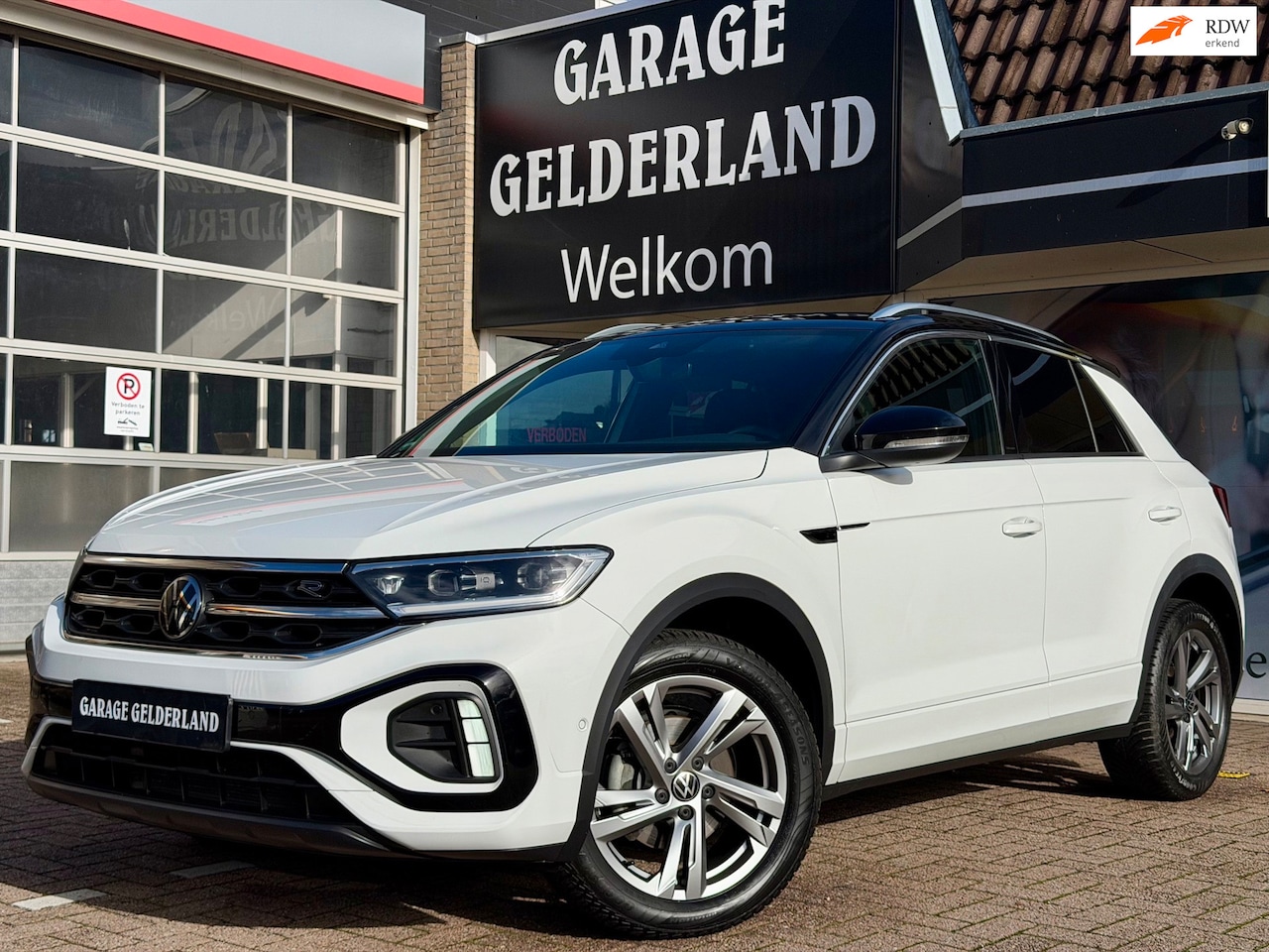 Volkswagen T-Roc - 1.0 TSI R-Line | VIRTUAL | APPLE/ANDROID | NAVI | CAMERA | LEDER | ALCANTARA | MASSAGE | M - AutoWereld.nl