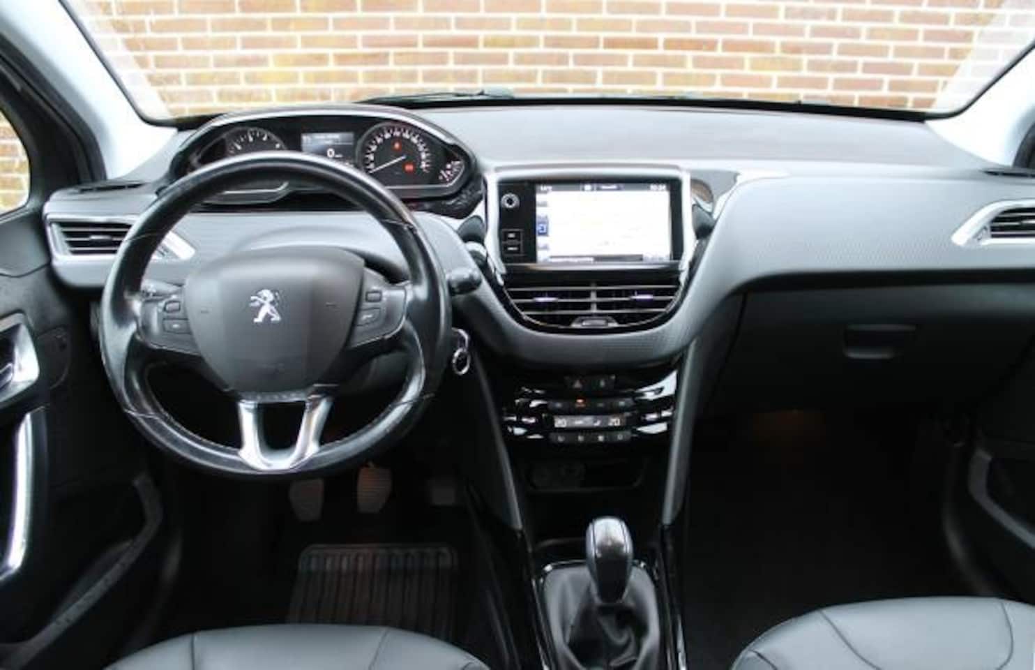 Peugeot 2008 - 1.2 PureTech 110pk S&S Allure