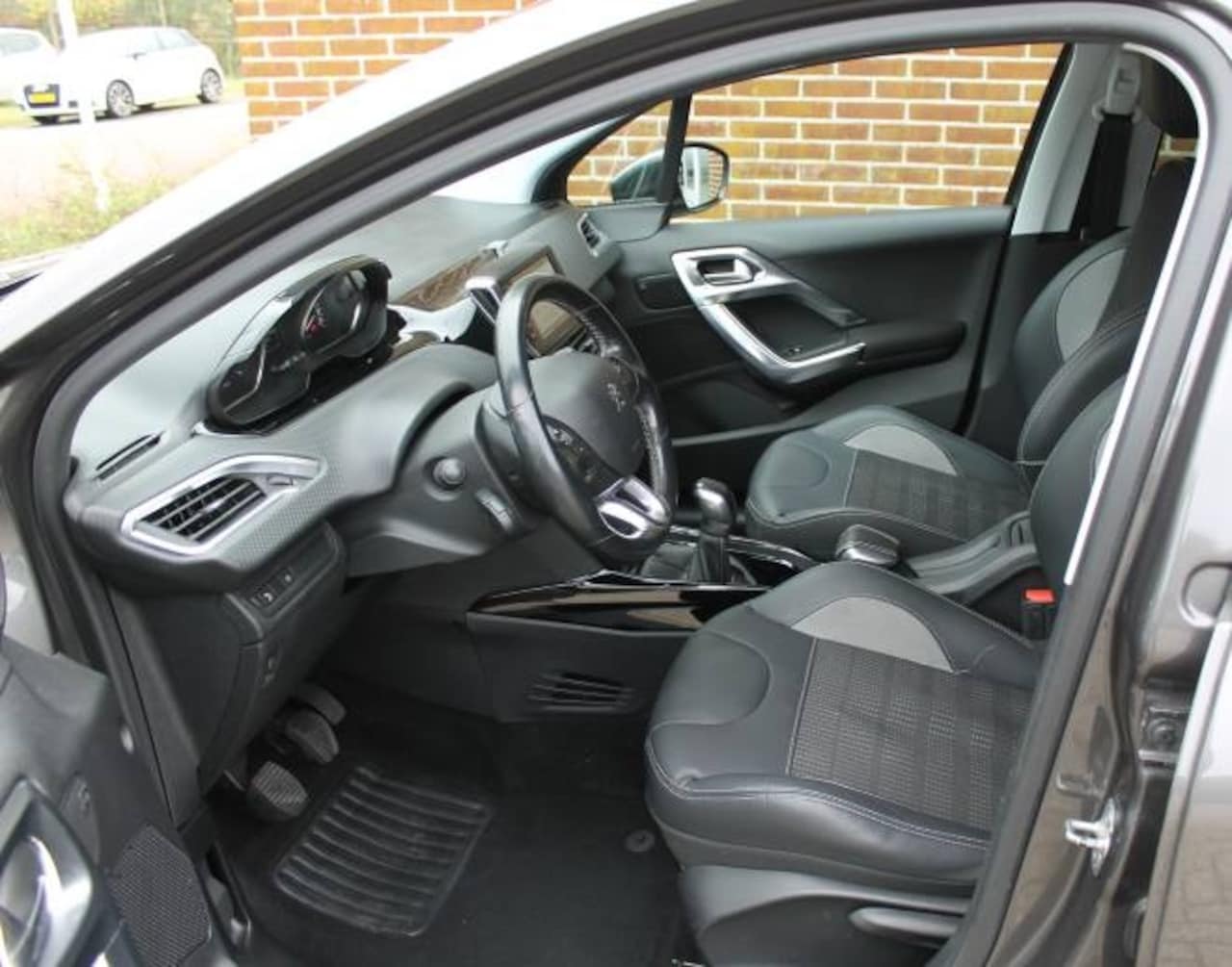Peugeot 2008 - 1.2 PureTech 110pk S&S Allure