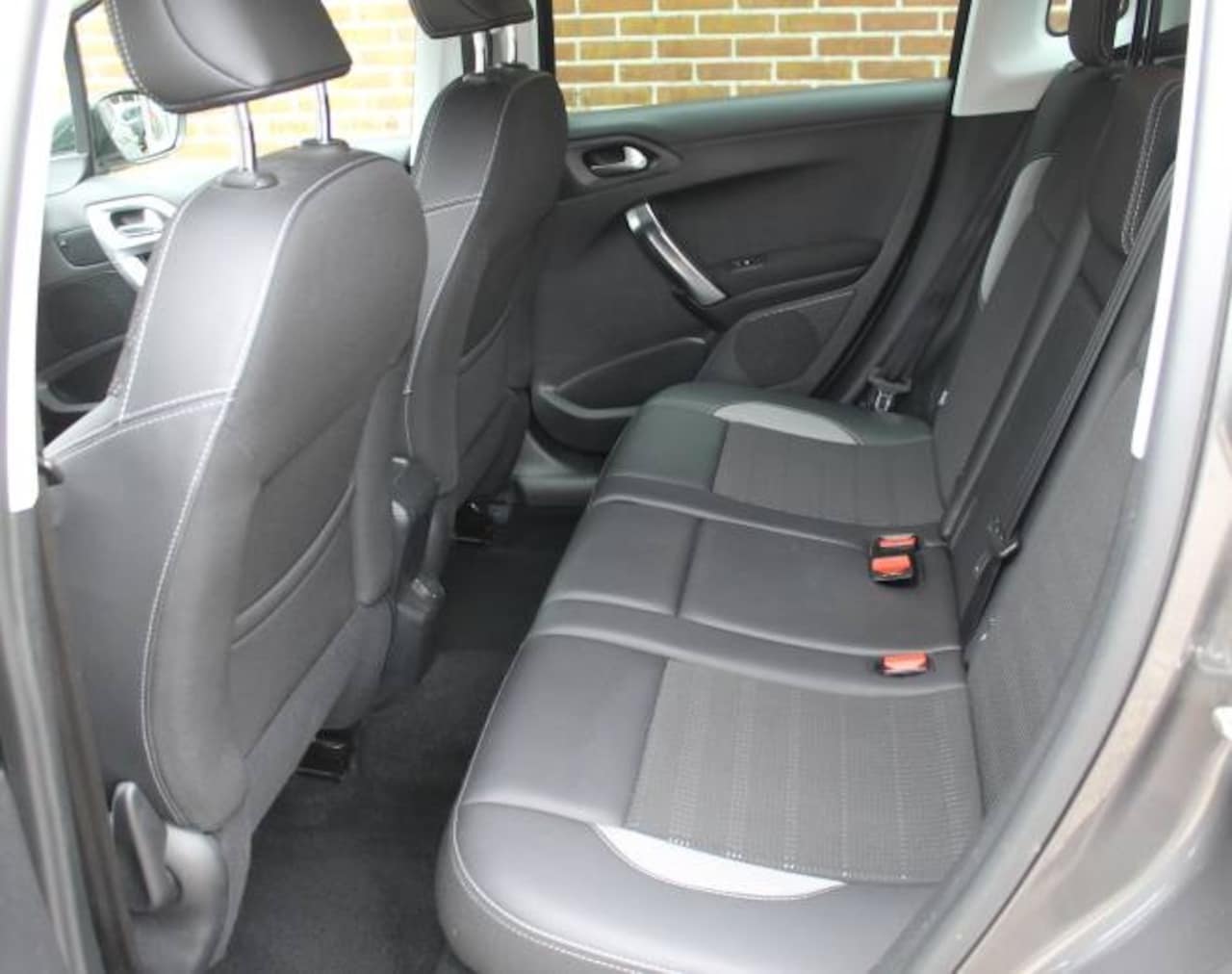 Peugeot 2008 - 1.2 PureTech 110pk S&S Allure