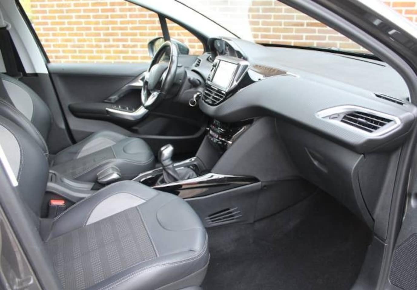 Peugeot 2008 - 1.2 PureTech 110pk S&S Allure