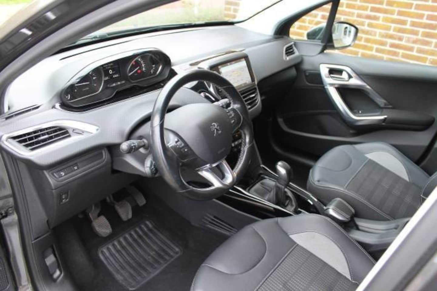 Peugeot 2008 - 1.2 PureTech 110pk S&S Allure