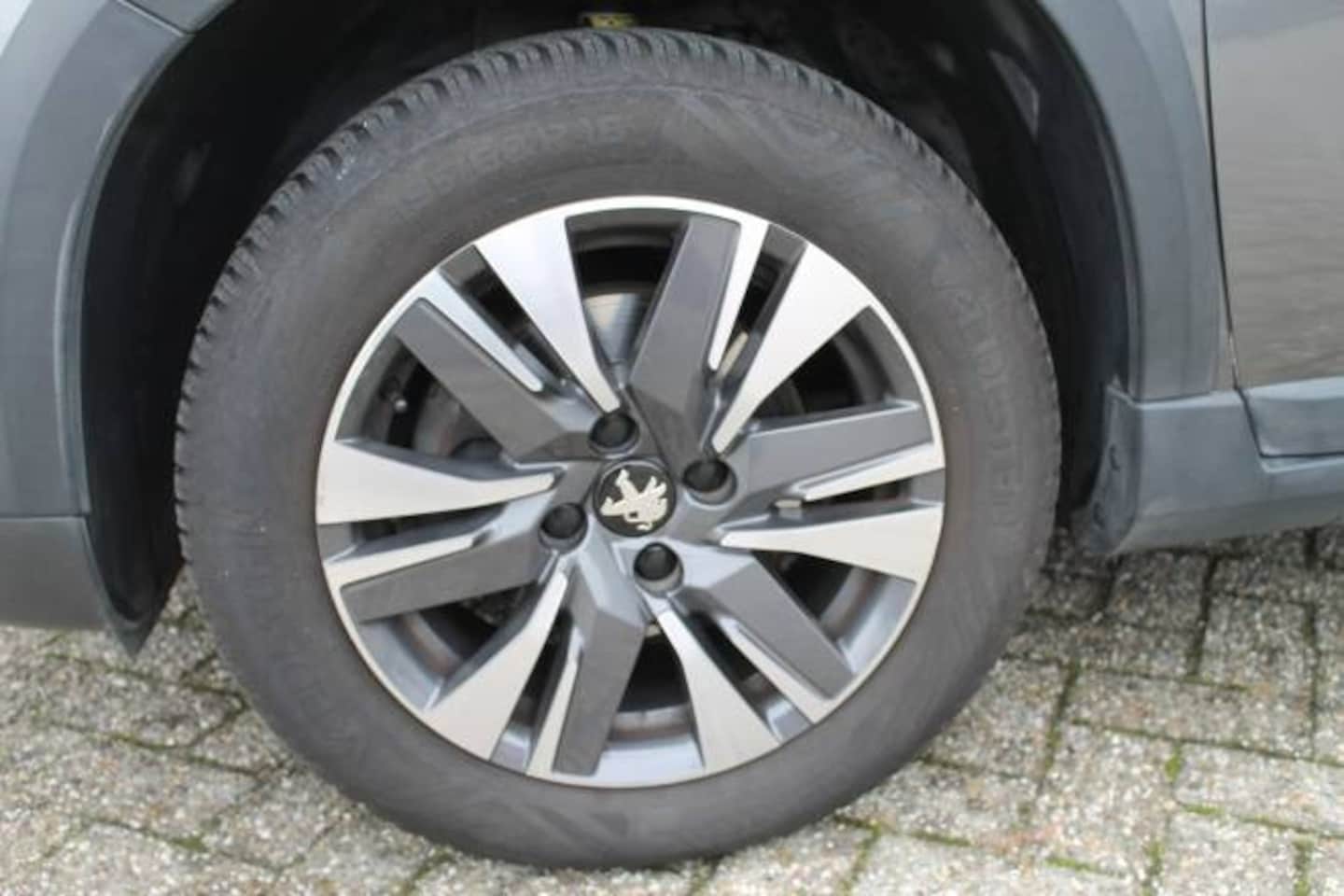 Peugeot 2008 - 1.2 PureTech 110pk S&S Allure