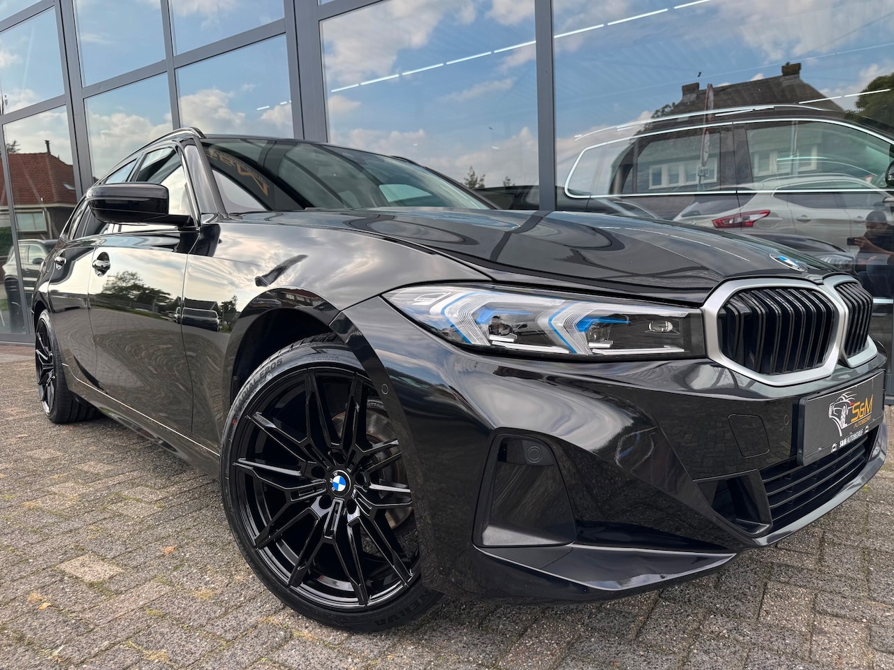 BMW 3-serie Touring - 318i CarPlay | Navi | HUD | 360 Camera - AutoWereld.nl