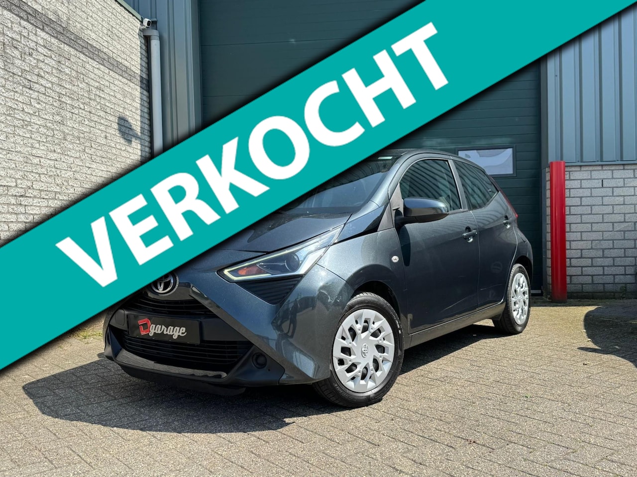 Toyota Aygo - 1.0 VVT-i x-play 1.0 VVT-i x-play,Achteruitrij camera,Apple carplay,Airco - AutoWereld.nl