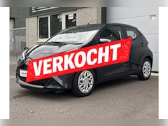Toyota Aygo - 1.0 VVT-i x-play Automaat Navi Carplay Camera Nap Airco