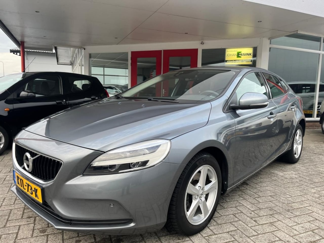 Volvo V40 - 2.0 T2 Momentum  122 PK  Led Koplampen  Navi  Bluetooth  Onderhoudshistorie - AutoWereld.nl