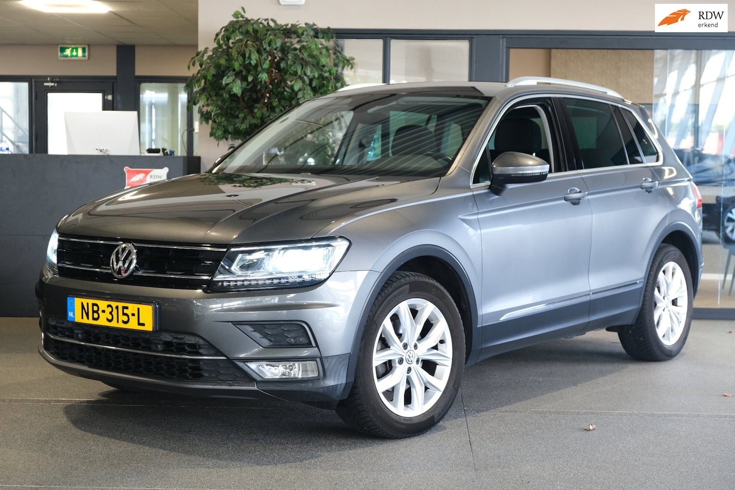 Volkswagen Tiguan - 1.4 TSI ACT Highline DSG 150 PK Navi ACC Virtual PDC CAM Trekhaak - AutoWereld.nl