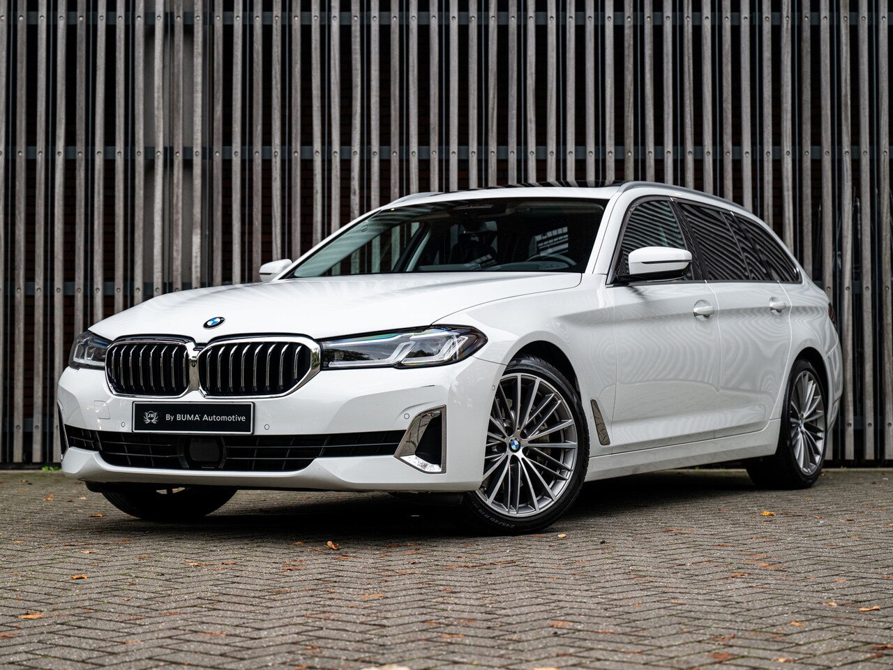 BMW 5-serie Touring - 530d 286pk High-Exe. |BTW|Panorama|360-cam|Keyless|Leder|Laser|ACC|LaneAssist|HUD|VOL OPTI - AutoWereld.nl