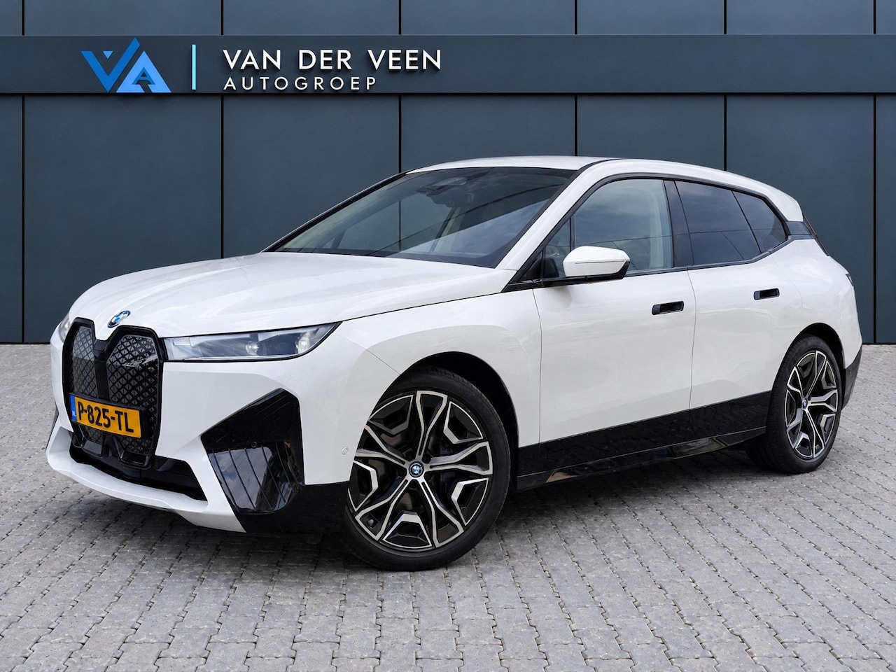 BMW iX - xDrive40 Executive 77 kWh | SoH 100% | Incl. 12 maanden Garantie | 1e Eigenaar | 360° Came - AutoWereld.nl