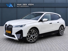 BMW iX - xDrive40 Executive 77 kWh | SoH 100% | Incl. 12 maanden Garantie | 1e Eigenaar | 360° Came