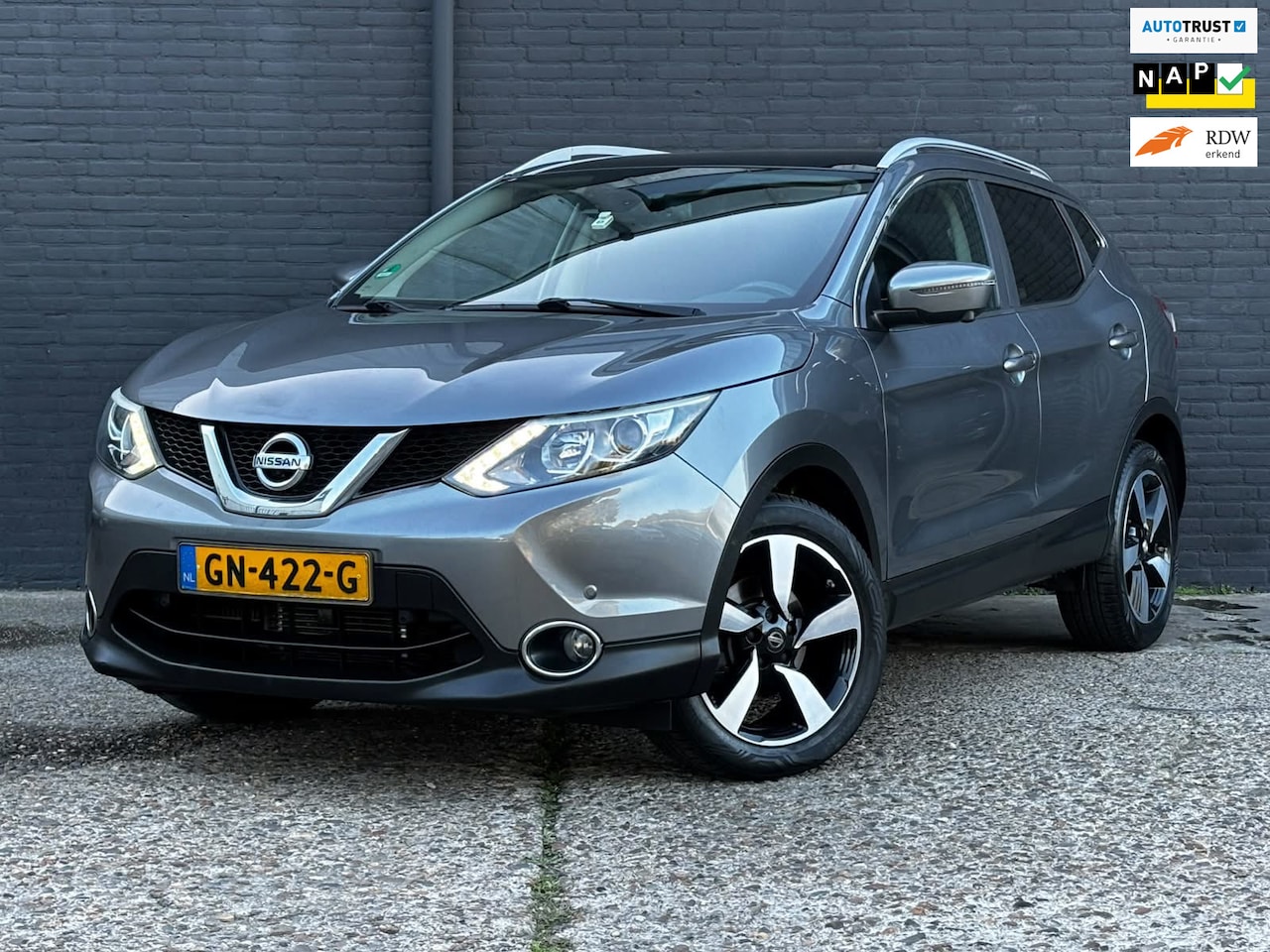 Nissan Qashqai - 1.2 Connect Edition KEYLESS|PANO|151658KM|NAVI|CAMERA|CRUISE - AutoWereld.nl
