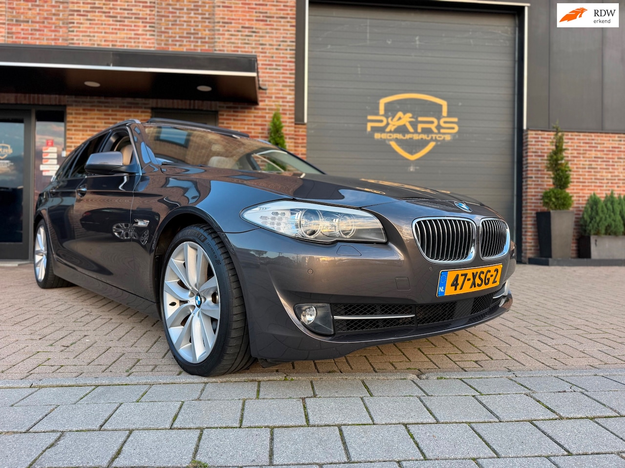 BMW 5-serie Touring - 535i High Executive Panorama Dak head up display Softclose keyless entry Navi zeer nette! - AutoWereld.nl