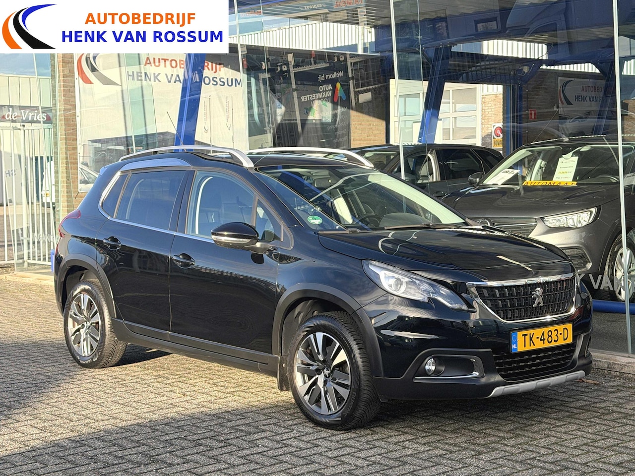 Peugeot 2008 - 1.2 PureTech Allure Trekhaak | Panoramadak | Carplay | Camera | NAP - AutoWereld.nl