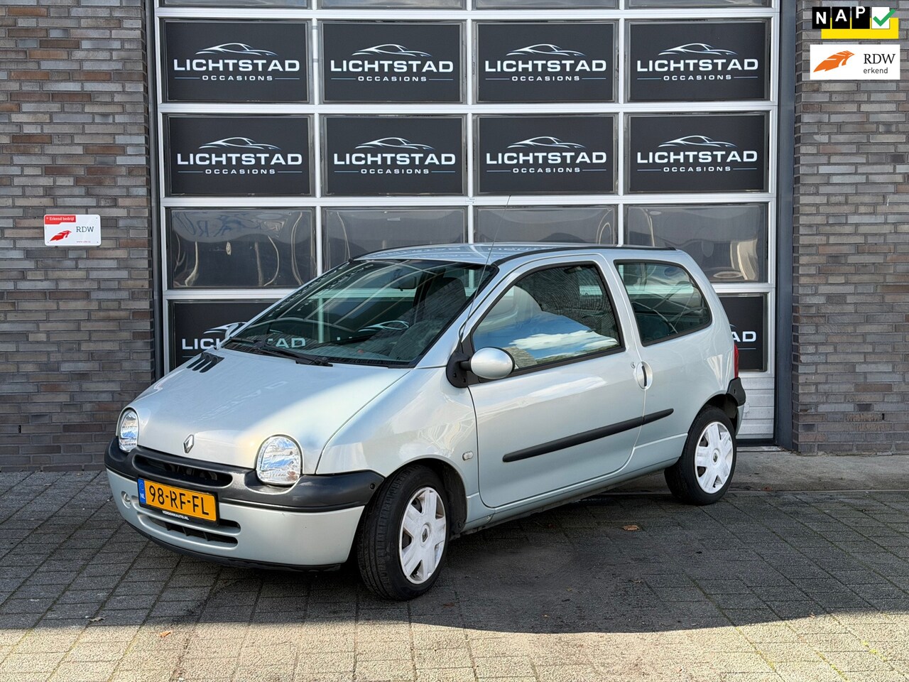 Renault Twingo - 1.2 Expression 105.000 NAP INRUILKOOPJE ELEKTR. RAMEN - AutoWereld.nl