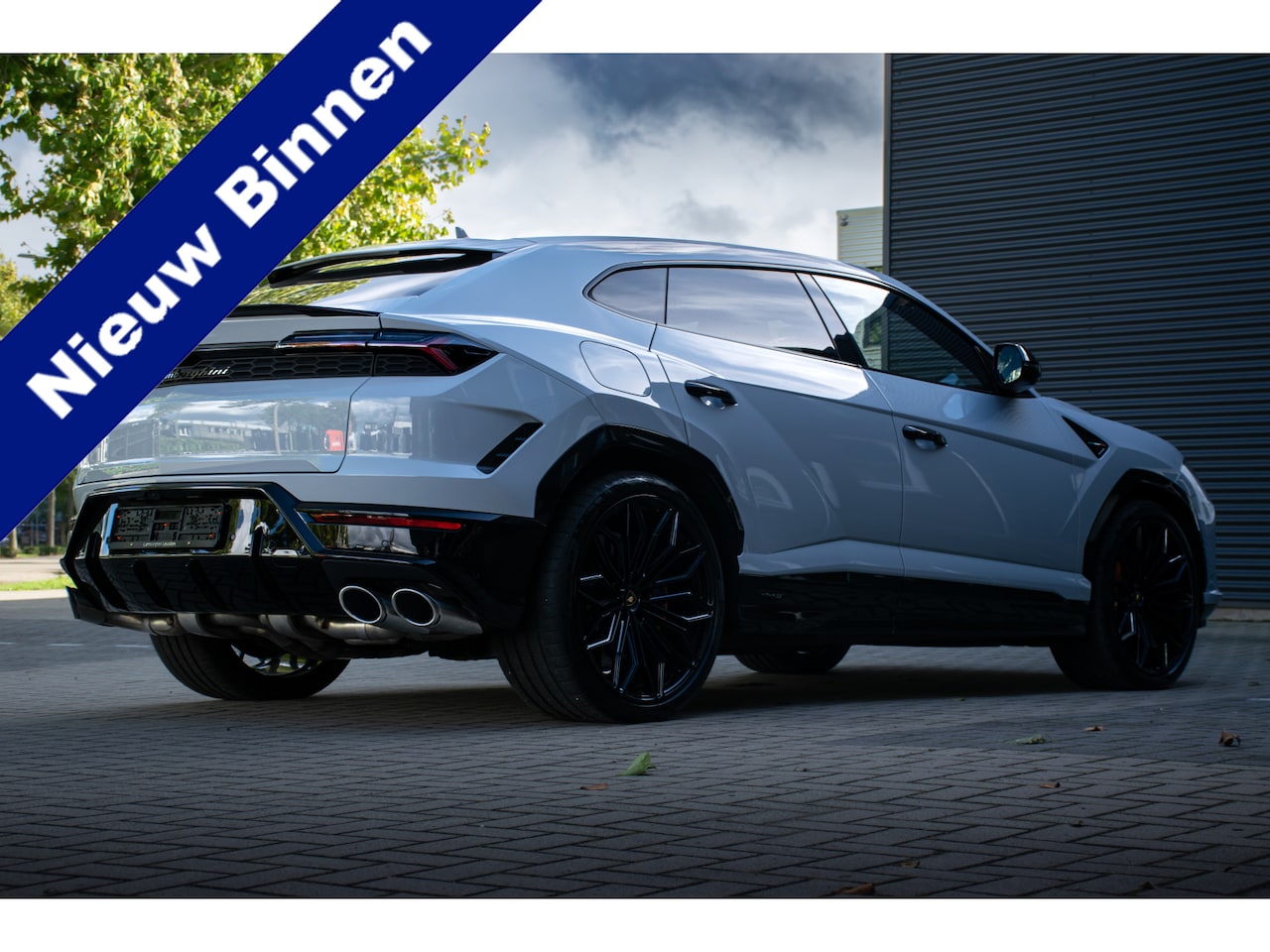 Lamborghini Urus - 4.0 V8 Hybrid SE 23inch 800pk Grigio Hati Paint - AutoWereld.nl