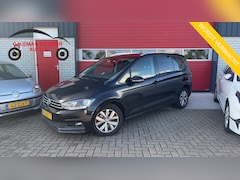 Volkswagen Touran - 1.4 TSI Comfortline Business 7p NWE D-RIEM / TREKHAAK / CAMERA / CARPLAY / STOELVERW / CLI