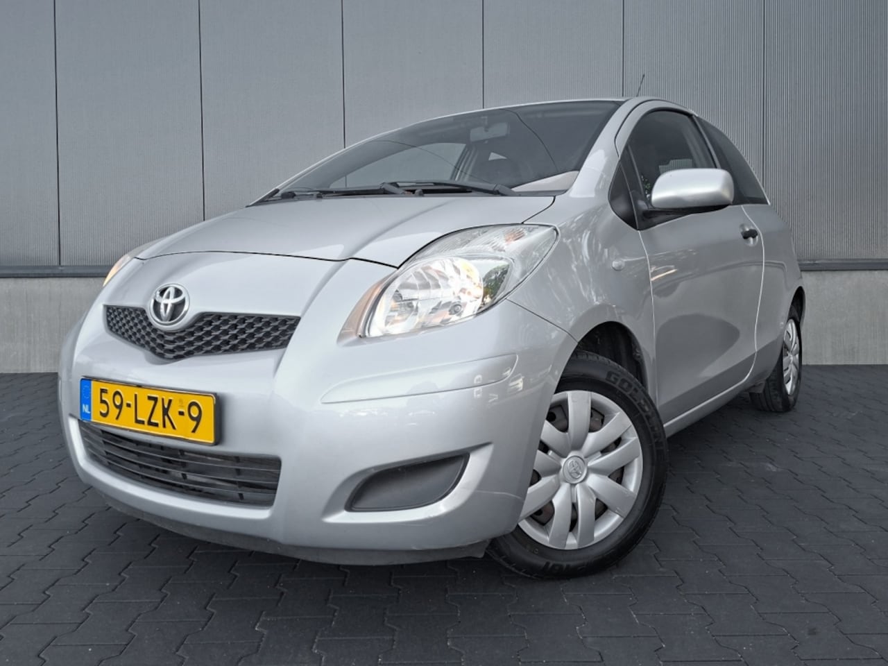 Toyota Yaris - 1.0 VVTi Acces | Trekhaak | Airco | NAP | Radio CD speler - AutoWereld.nl