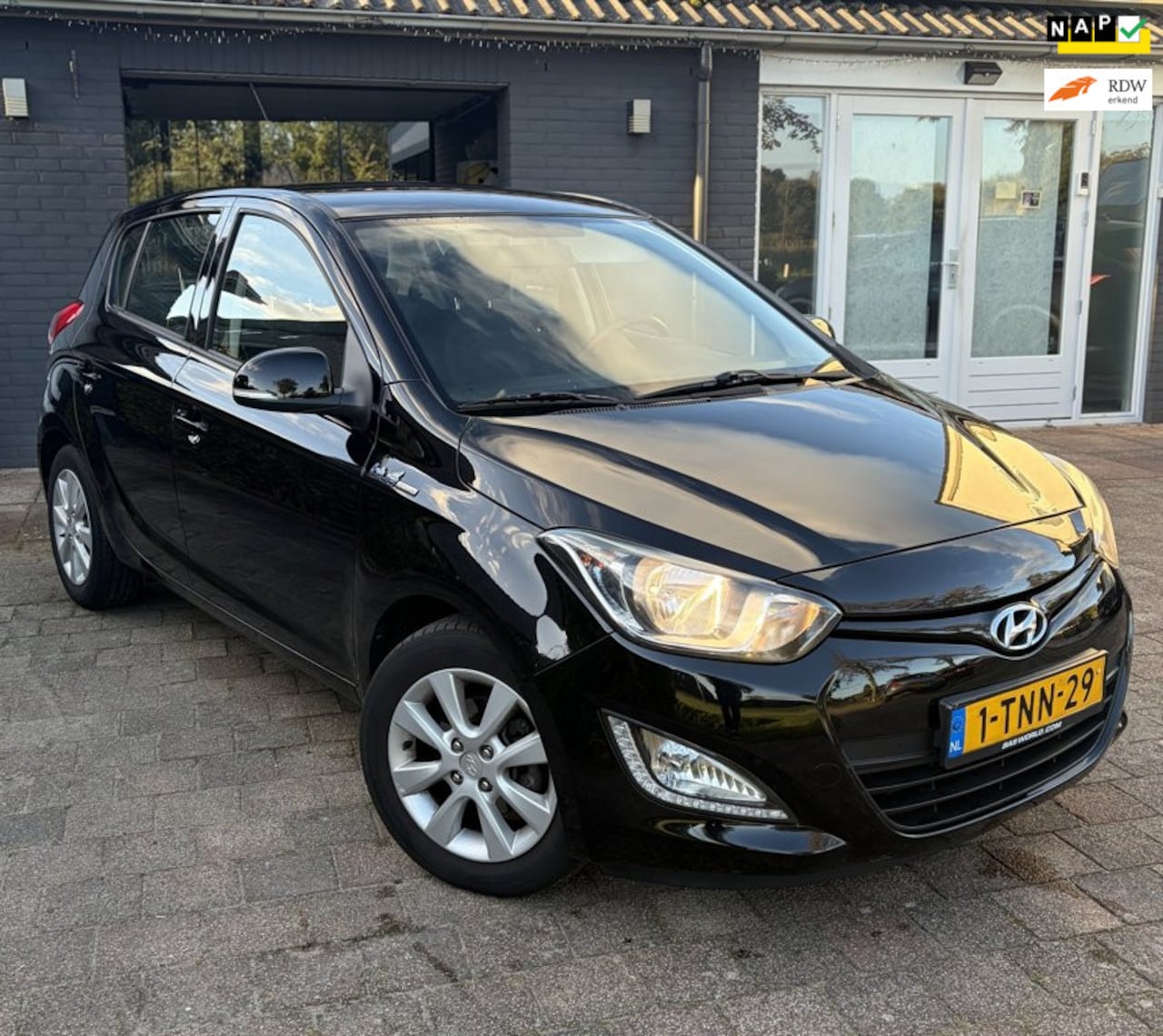 Hyundai i20 - 1.2i - Cruise-Airco-NEW APK-Velgen-Bluetooth-NAP - AutoWereld.nl