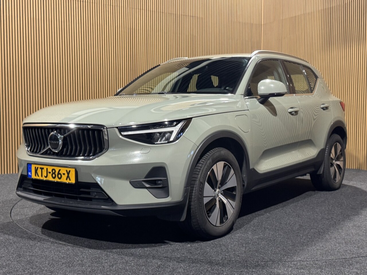 Volvo XC40 - 1.5 T5 Recharge Plus Bright | Harman Kardon | CarPlay | Camera | Memory | Cruise | - AutoWereld.nl