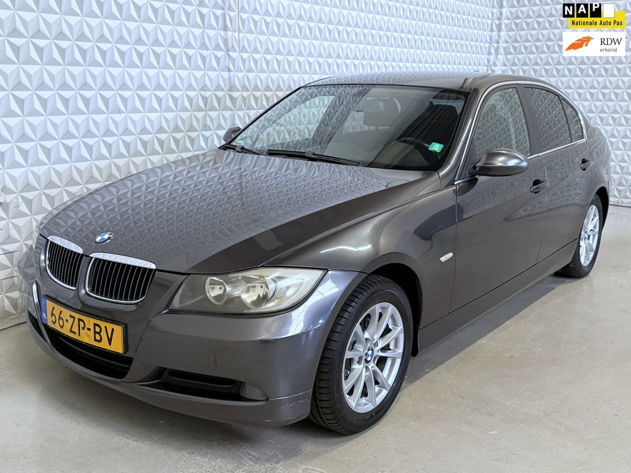 BMW 3-serie - 316i Business Line Airco/Cruise/Navigatie (2008) - AutoWereld.nl