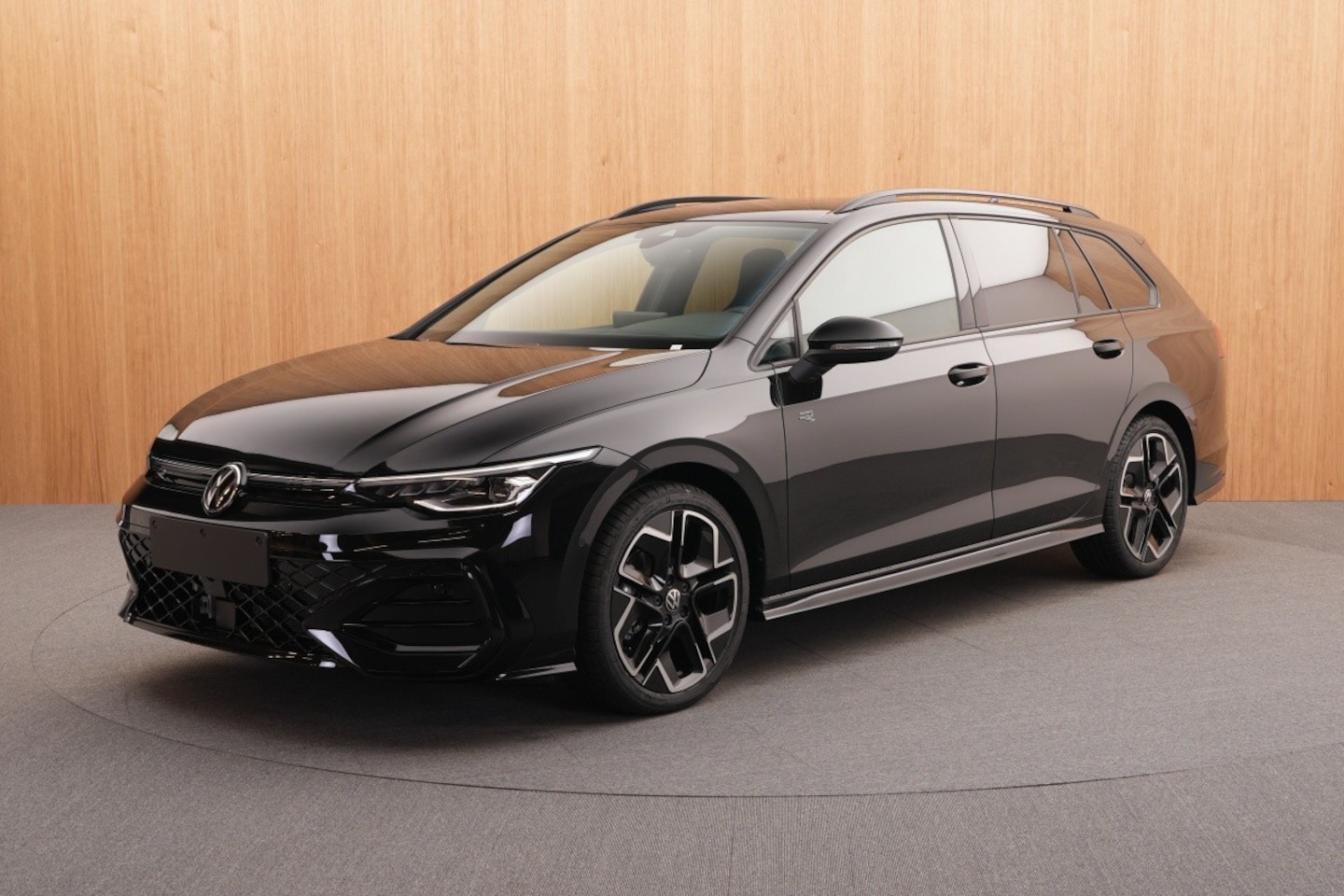 Volkswagen Golf Variant - 1.5 TSI 150 PK R-Line | Camera | Carplay | Leder | PDC | Stoelverw. | ACC | Climate - AutoWereld.nl