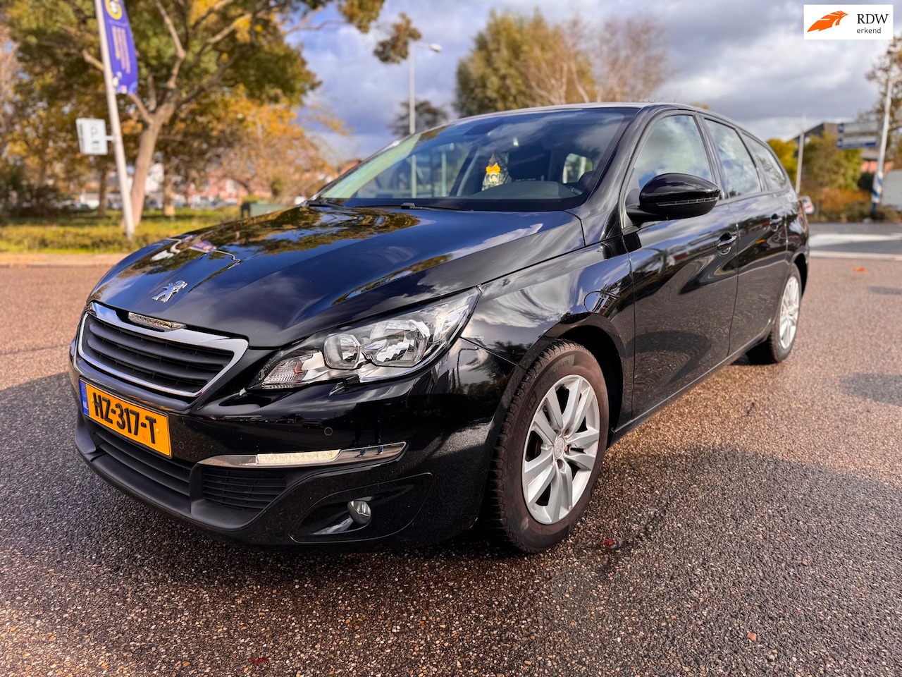 Peugeot 308 SW - 1.2 PureTech Blue Lease Premium / distrubtie.verv / 1e.eigenaar / airco / cruise.control / - AutoWereld.nl
