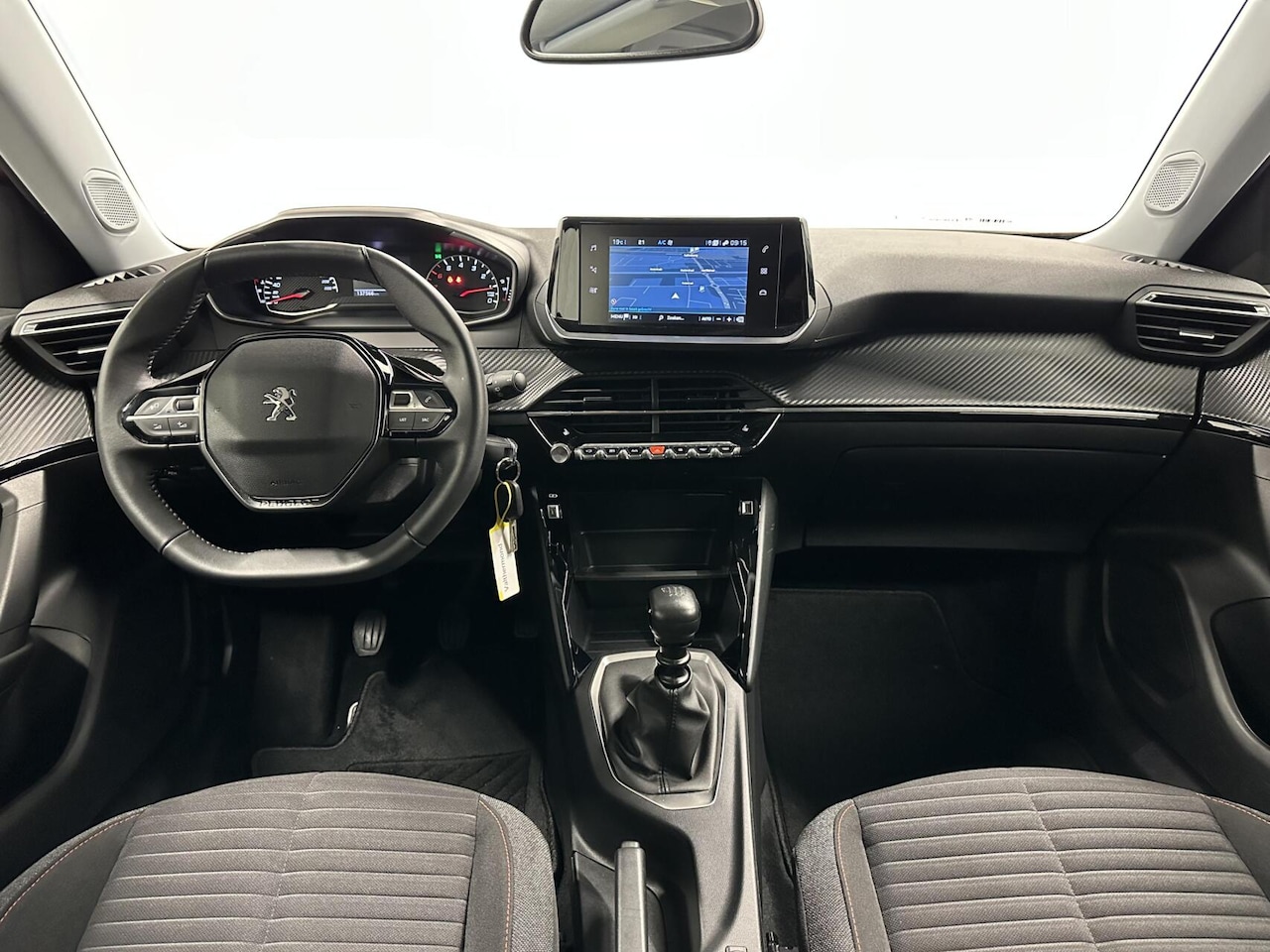 Peugeot 2008 - 1.2 PureTech Active Pack NAVIGATIE CARPLAY CRUISE LM. - AutoWereld.nl