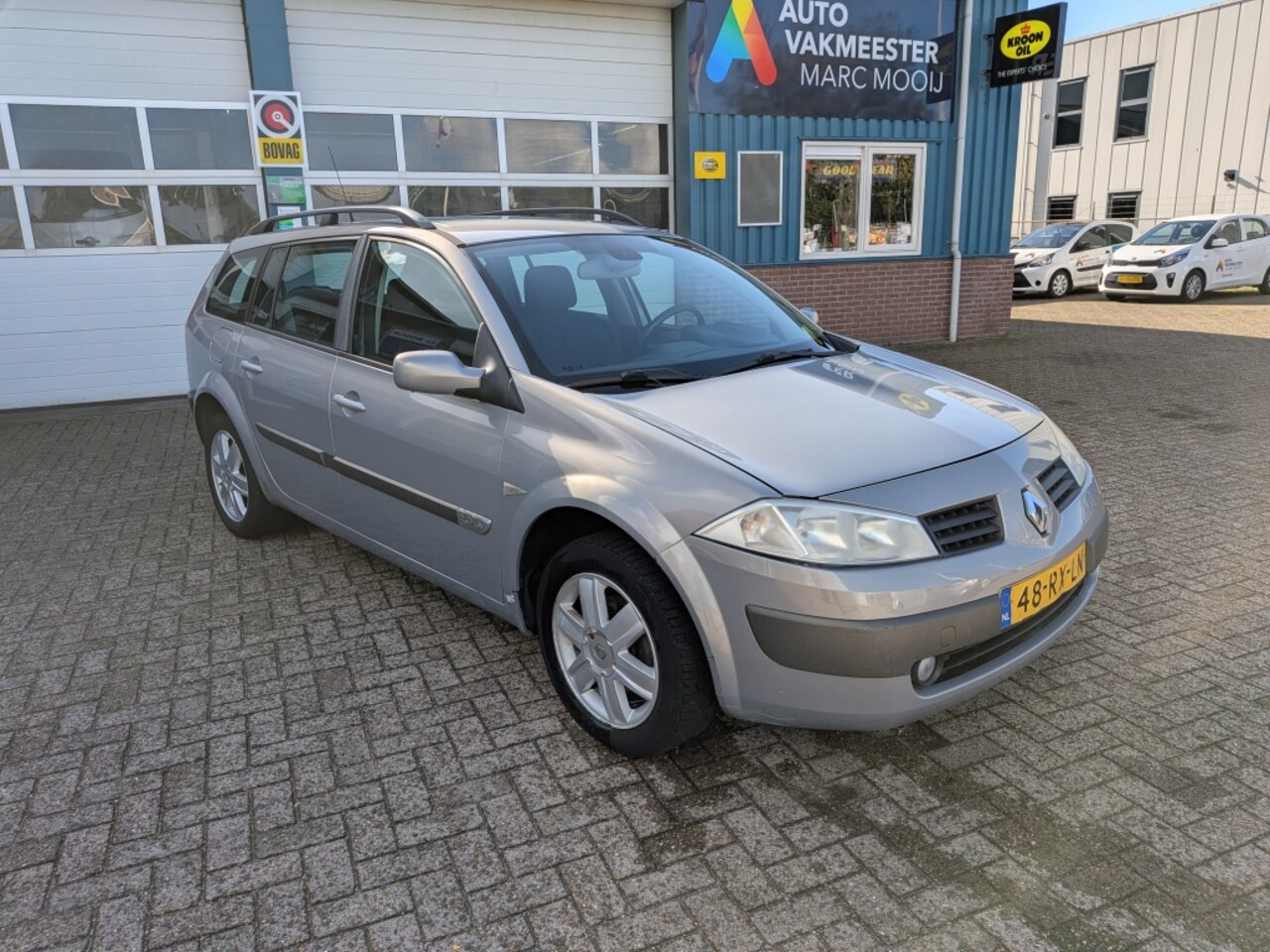 Renault Mégane Grand Tour - 2.0-16V Priv.Luxe - AutoWereld.nl