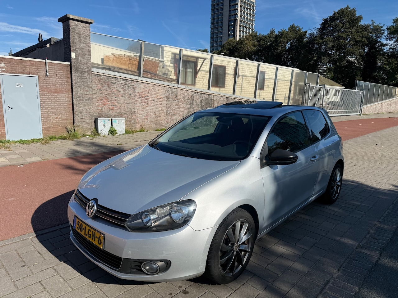 Volkswagen Golf - 1.4 TSI Highline Automaat Schuifdak - AutoWereld.nl