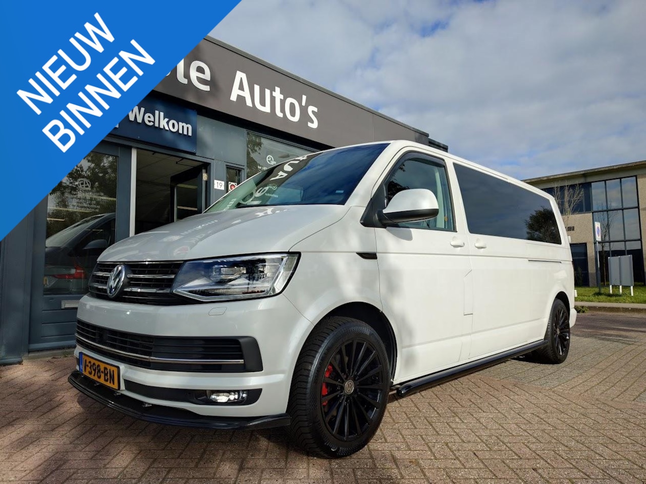 Volkswagen Transporter - 2.0 TDI L2H1 DC Highline Camera, Stoelverwarming, Cruise Control adaptief - AutoWereld.nl
