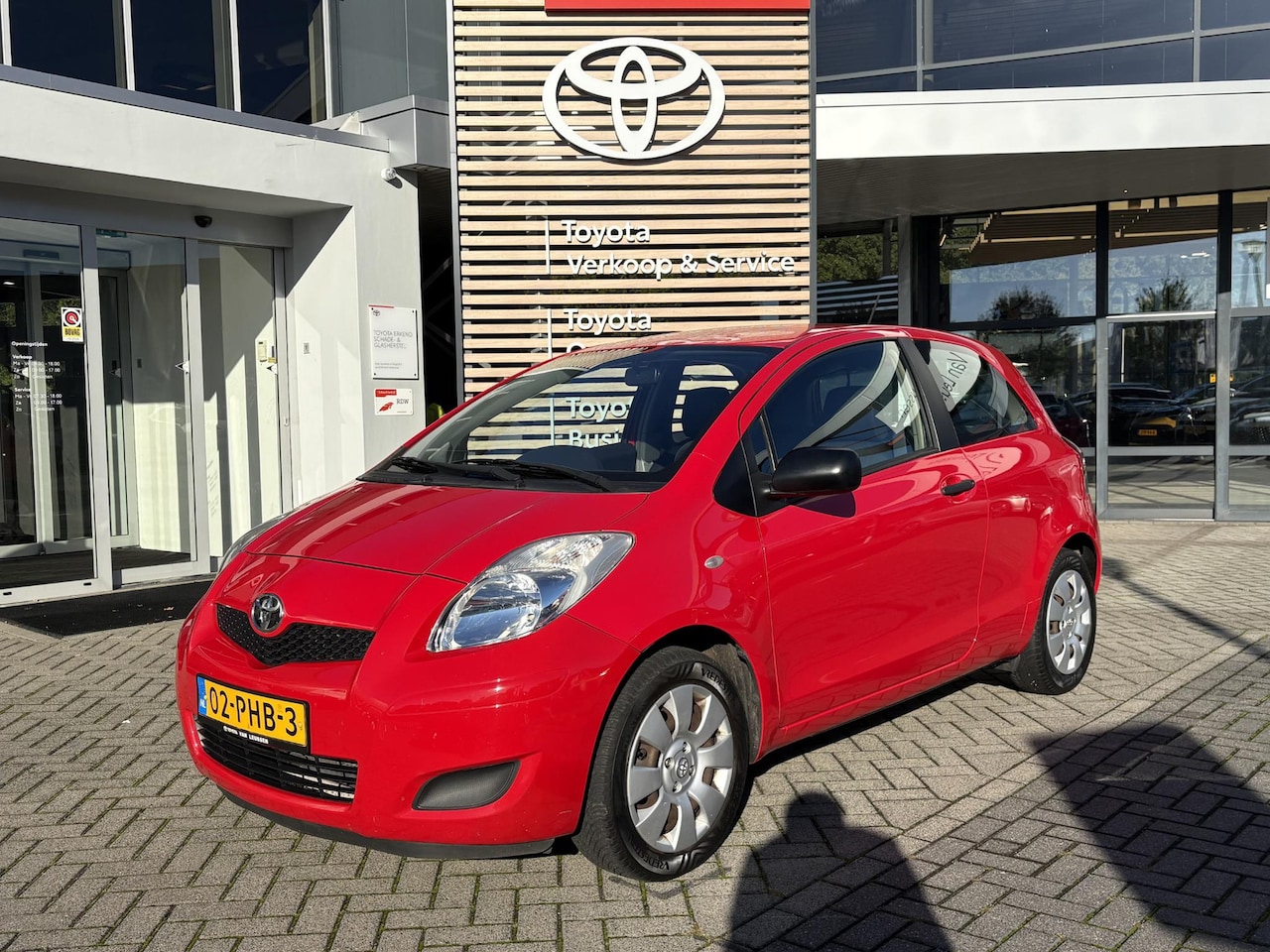 Toyota Yaris - 1.3 VVTi Comfort NL-AUTO 1E EIGENAAR TREKHAAK ALL-SEASON AIRCO - AutoWereld.nl