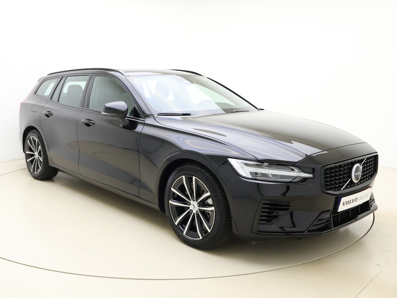 Volvo V60 - T6 350pk AWD Plus Dark / Panoramadak / Elektr. Sportstoelen / H&K Audio / Verw. Voorruit / - AutoWereld.nl