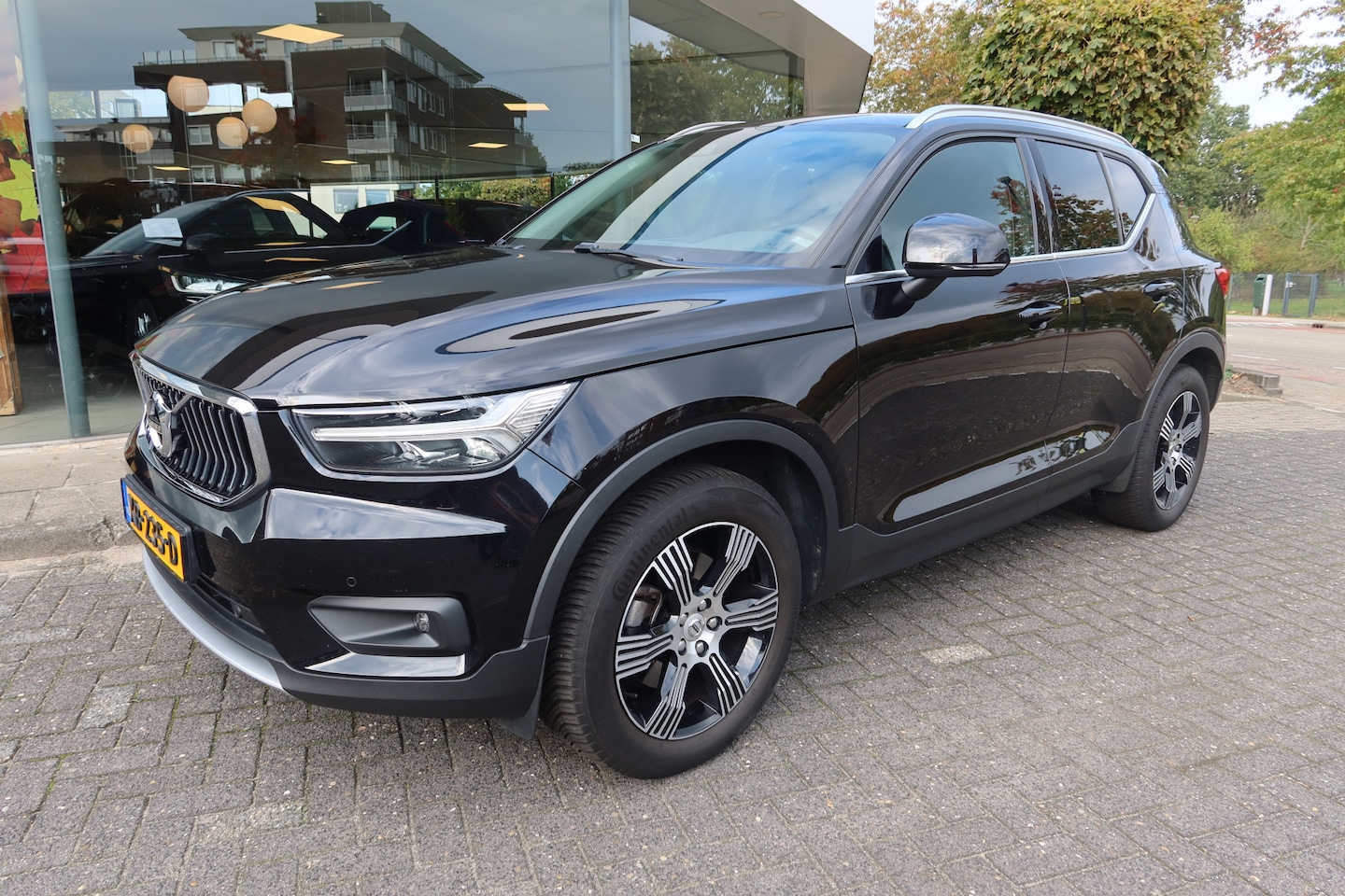 Volvo XC40 - 2.0 T4 190 PK Inscription I LEER I TREKHAAK I ALL-SEASON - AutoWereld.nl