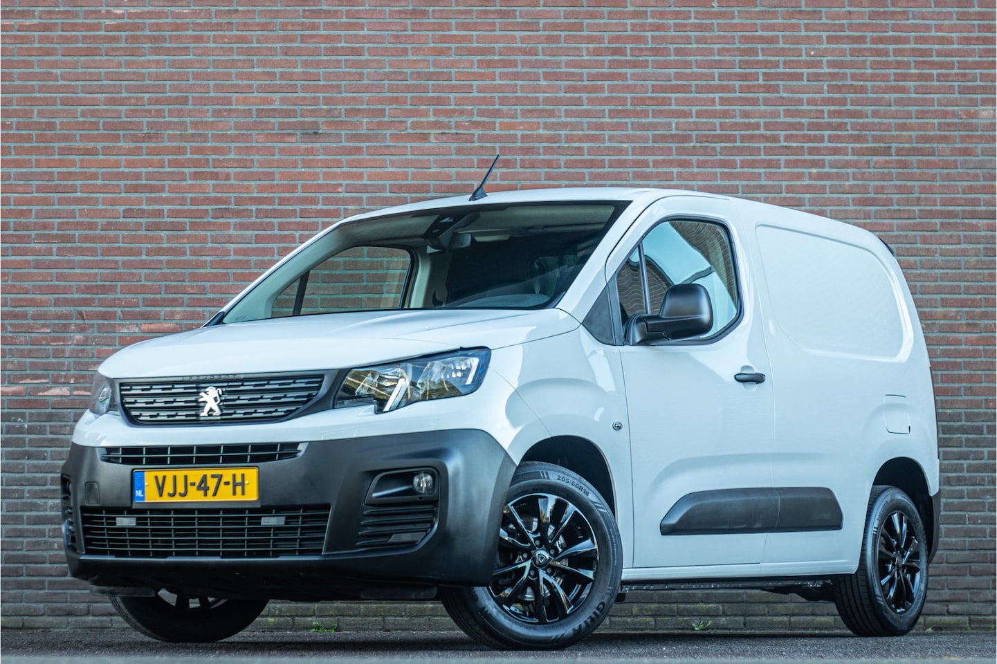 Peugeot Partner - 1.5 BlueHDI Premium 1.5 BlueHDI Premium, 100.000km NAP, 1e eigenaar, PDC, Carplay, Airco, Cruise Control. - AutoWereld.nl