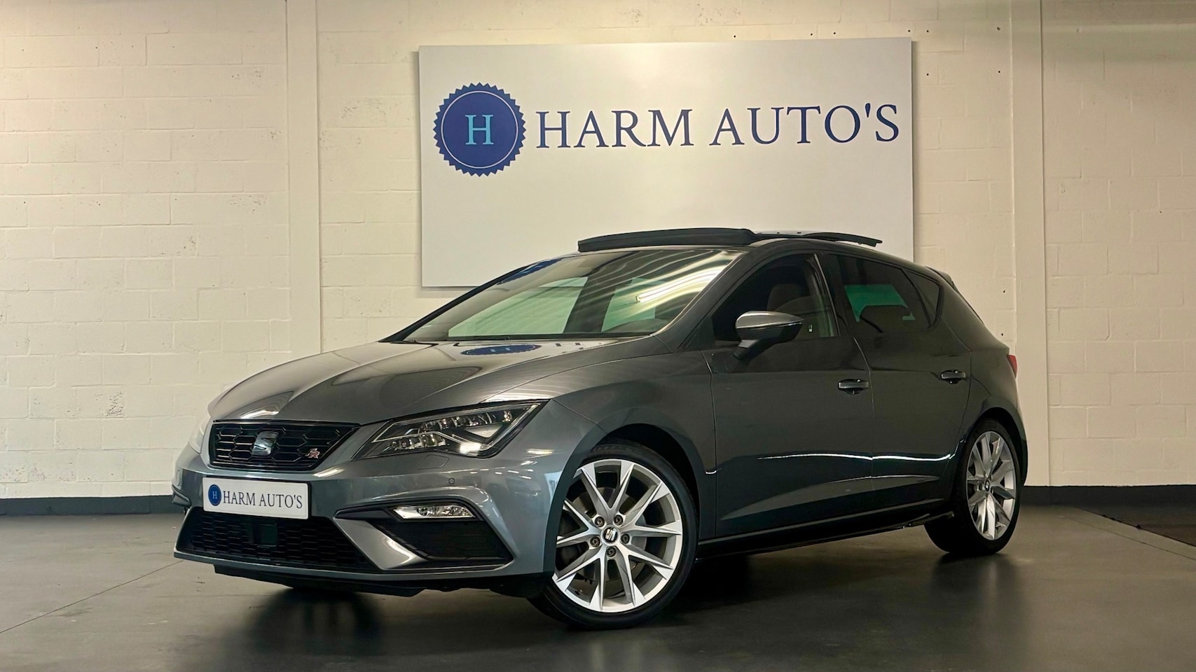 SEAT Leon - 1.8 TSI FR 180pk Pano / Navi / LED / REMUS / PDC / Alcantara - AutoWereld.nl