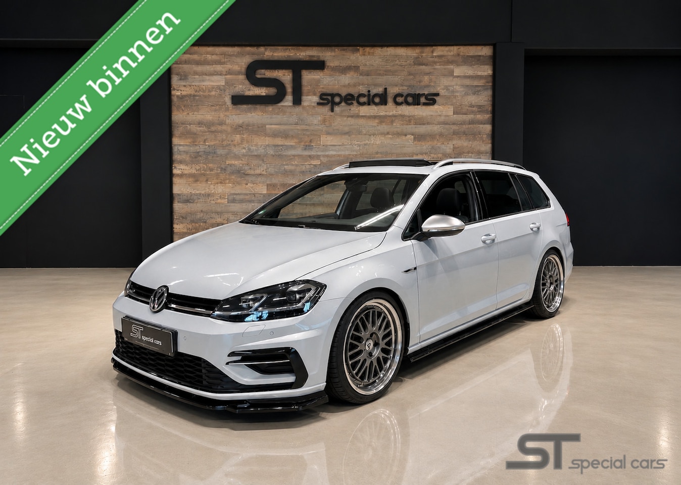 Volkswagen Golf Variant - 1.5 TSI Highline ACT R-Line|Pano|Full - AutoWereld.nl