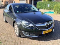 Opel Insignia - 1.6 T Edition- nieuw onderhoud riem ed- benzine turbo - trekhaak-airco- mooi nette auto IN