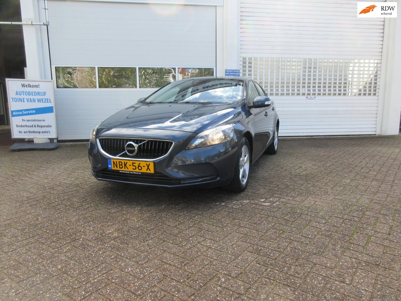Volvo V40 - 2.0 T2 Kinetic navi cruise airco 1ste eig - AutoWereld.nl