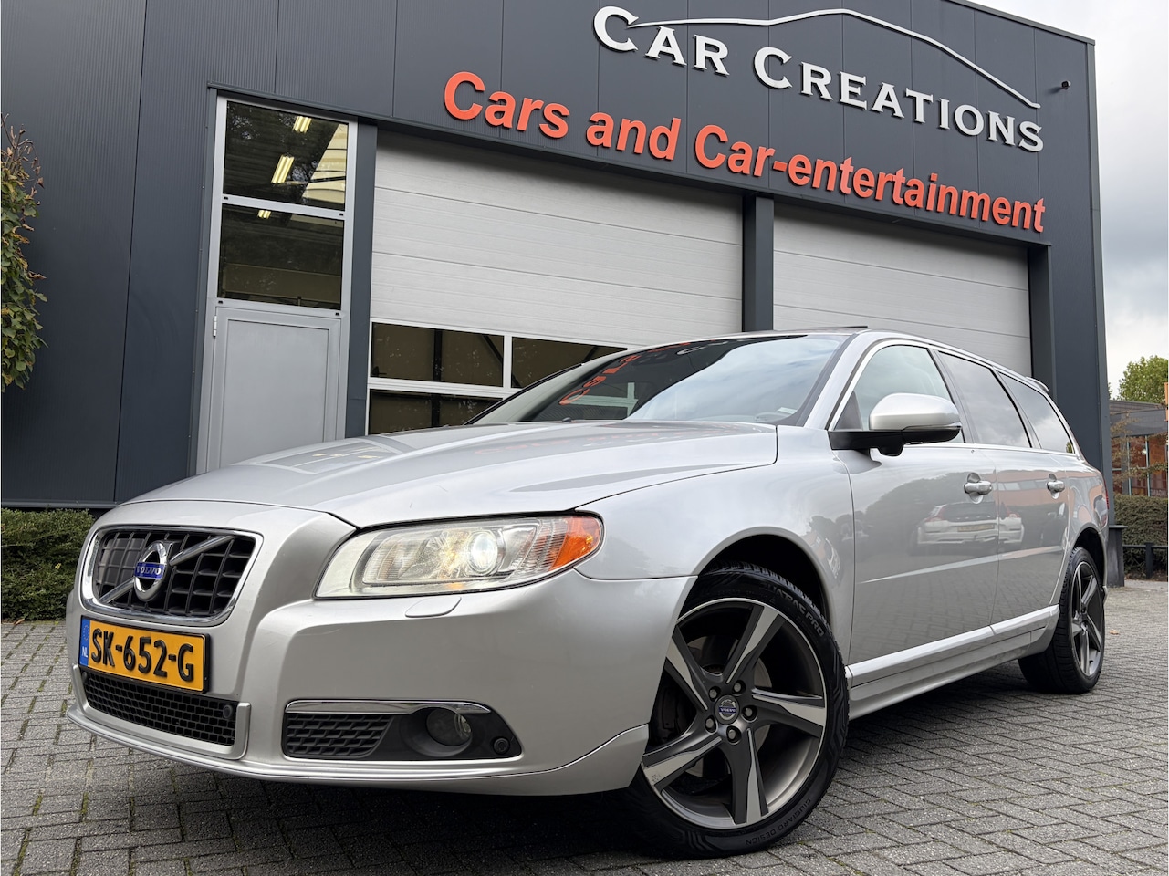 Volvo V70 - 2.4 D5 AWD Summum 2.4 D5 AWD Summum - AutoWereld.nl