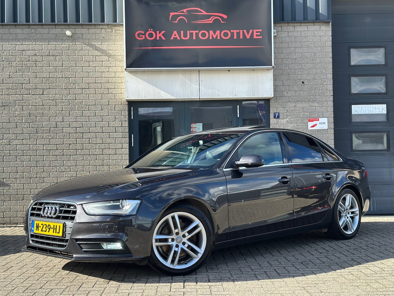 Audi A4 Limousine - 1.8 TFSI Pro Line / 3x Sline / NWe Turbo / Schuifdak / Xenon / Carplay / Automaat / Camera - AutoWereld.nl
