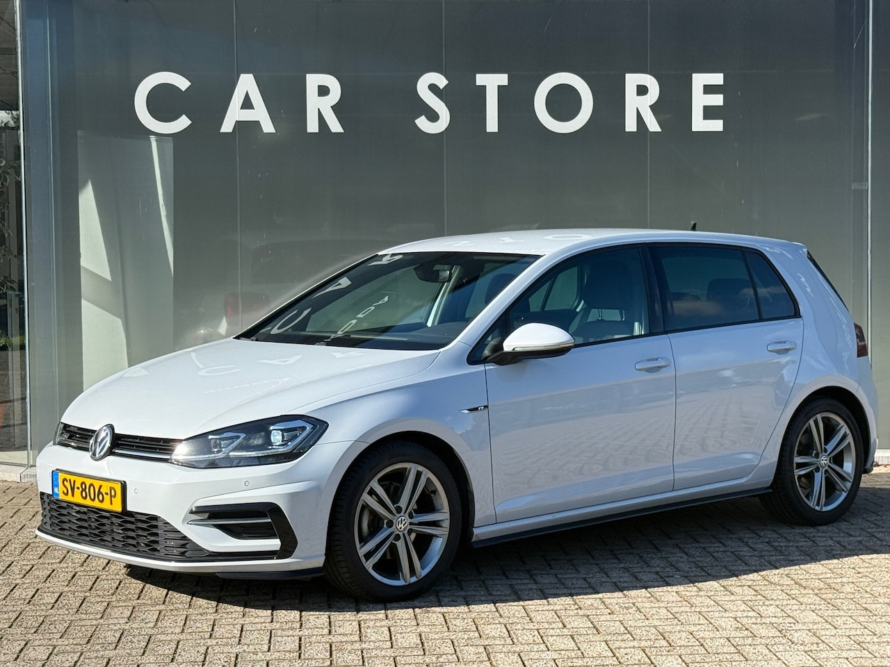 Volkswagen Golf - 1.5 TSI DSG 150PK Highline R-Line - AutoWereld.nl