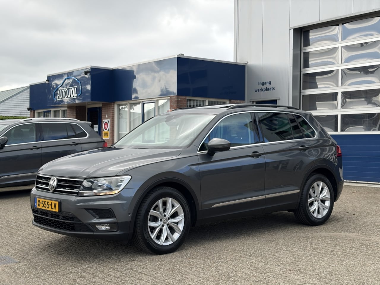 Volkswagen Tiguan - 1.5 TSI ACT Comfortline|Trekhaak|Panoramadak|Camera|Navi - AutoWereld.nl