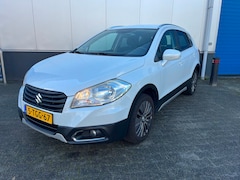 Suzuki SX4 S-Cross - 1.6 120pk Exclusive / Cruise control / Trekhaak / Stoelverw. / Hoge zit / Scheur rechts in