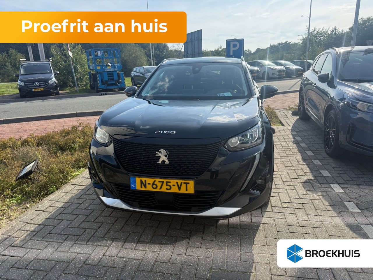 Peugeot e-2008 - EV Allure Pack 50 kWh Stoelverwarming | Camera | Climate | Cruise | 17" Lichtmetaal | Carp - AutoWereld.nl