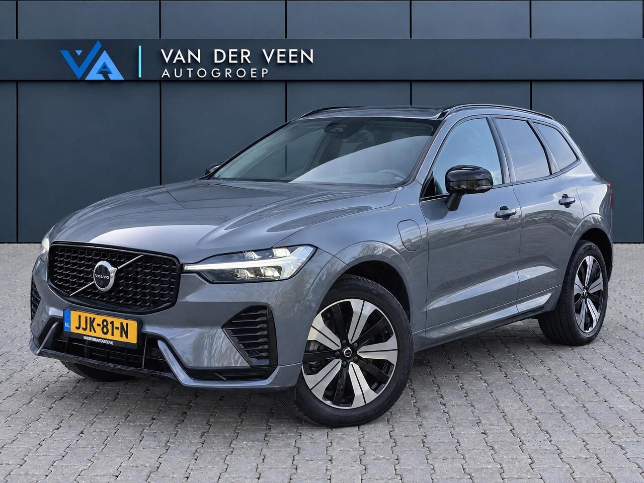 Volvo XC60 - 2.0 T6 Plug-in hybrid AWD Plus Dark | Incl. 12 maanden Garantie | SoH 96% | Panorama dak | - AutoWereld.nl