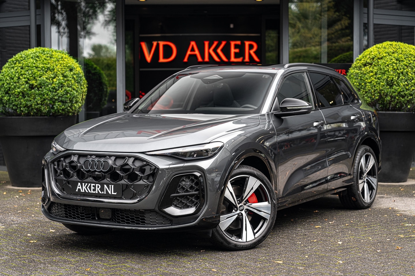 Audi Q5 - TFSI e Quattro | Zwart Optiek | S-Sportstoelen | 21 Inch | Trekhaak | Pano.dak - AutoWereld.nl