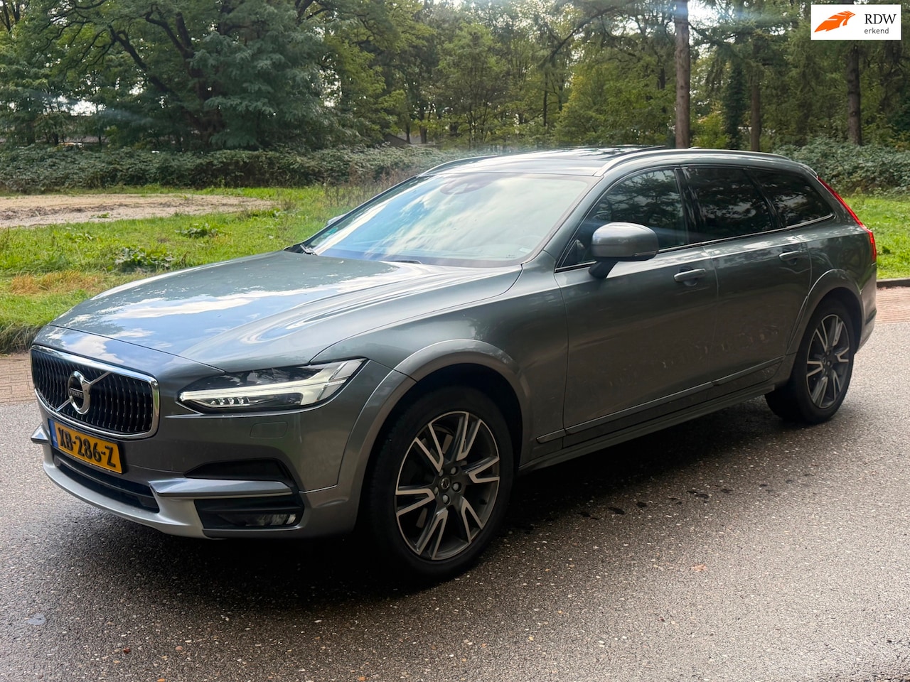 Volvo V90 Cross Country - 2.0 D5 Pro 4WD Pano Full 2017 - AutoWereld.nl